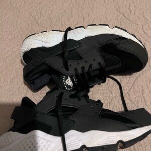 Nike Kids Black and White Sneakers